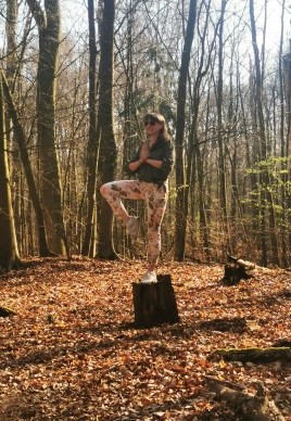 Yoga im Wald